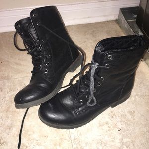 Combat boots